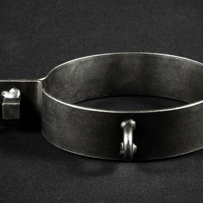 Collier de cou en acier Iron Collar | Collier BDSM robuste avec anneaux d’attache PRE001