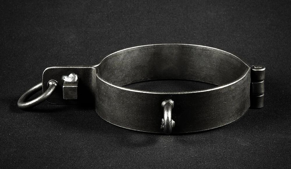 Collier de cou en acier Iron Collar | Collier BDSM robuste avec anneaux d’attache PRE001