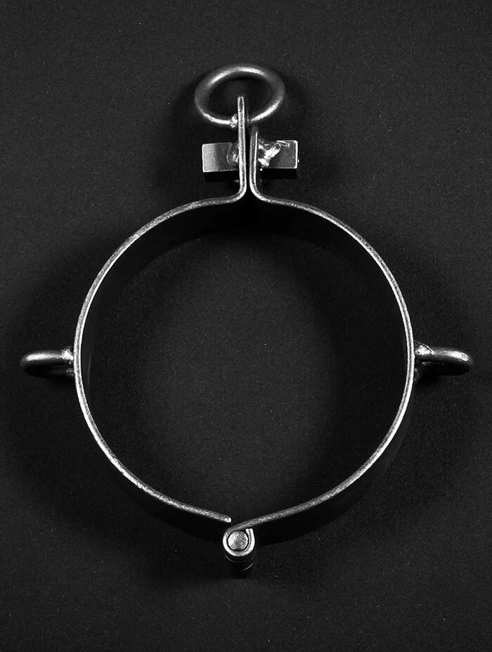 Collier de cou en acier Iron Collar | Collier BDSM robuste avec anneaux d’attache PRE001