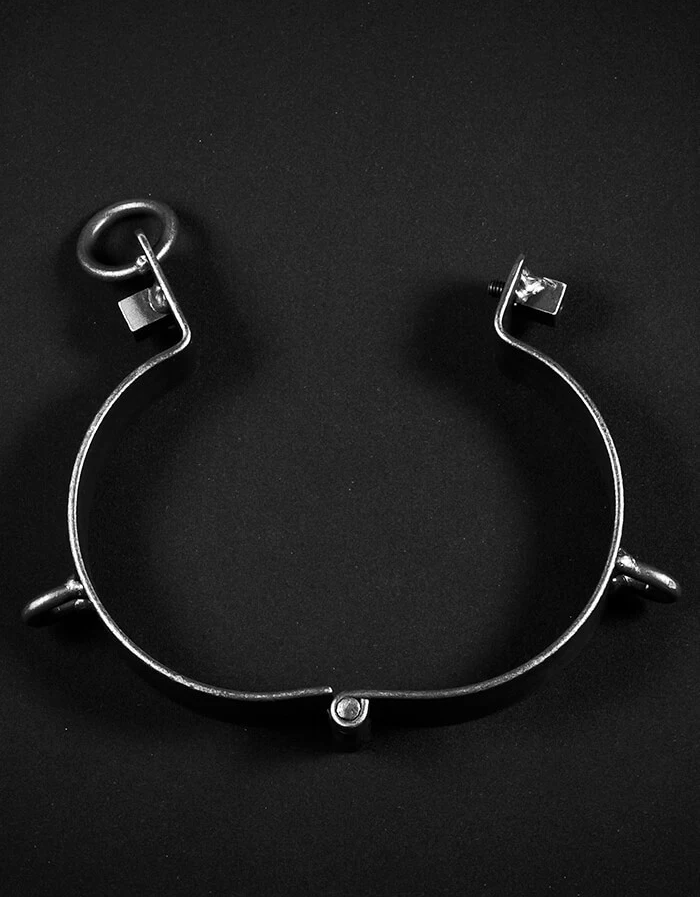 Collier de cou en acier Iron Collar | Collier BDSM robuste avec anneaux d’attache PRE001